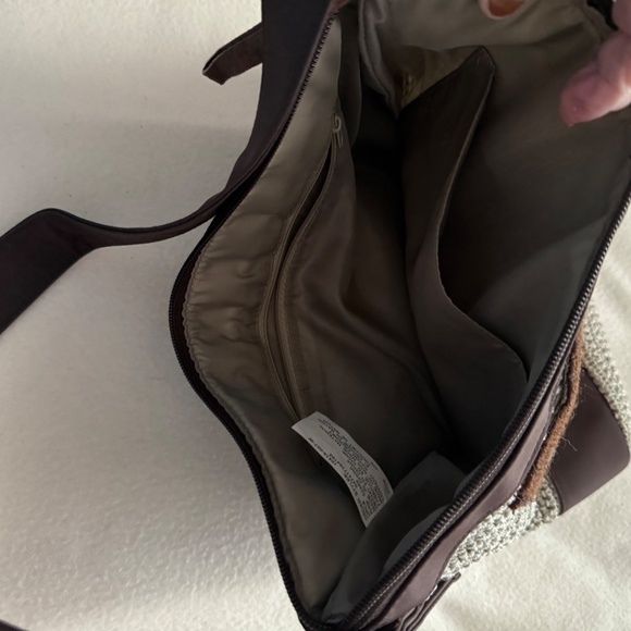 Ladies Handbag with needlepoint "L" tacked on front VINTAGE - Picture 3 of 3